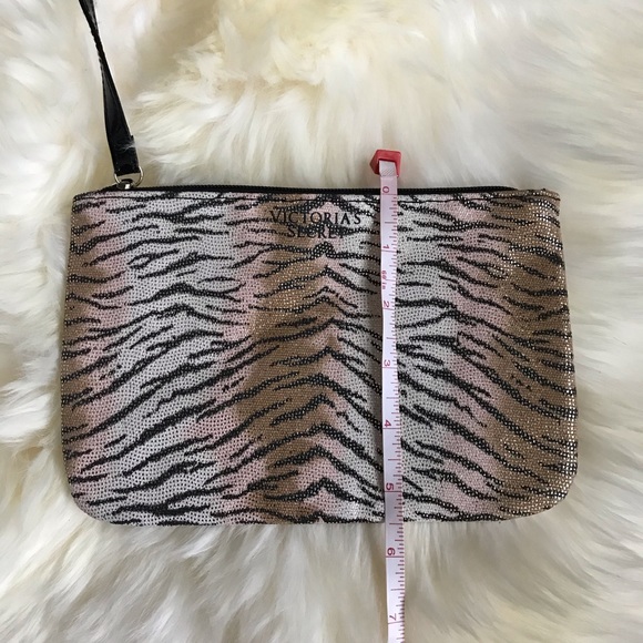 VICTORIA’S SECRET Tote bag w/ clutch - like new - Picture 8 of 8